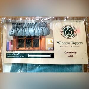 Windsor & Browne Chambray Sage Window Topper - NWOT
